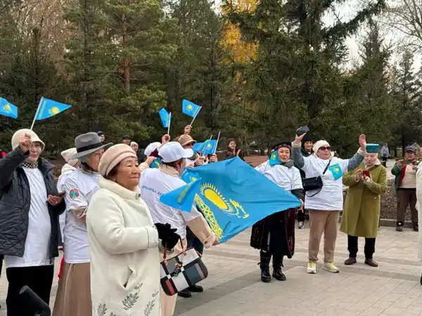 В честь Дня Республики в районе «Сарыарка» Астаны прошел праздничный флешмоб (8)