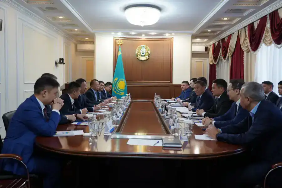 Аким Акмолинской области Марат Ахметжанов провёл встречу с председателем Совета директоров компании «Zijin Mining Group Co., Ltd.» Чэнь Цзинхэ (3)