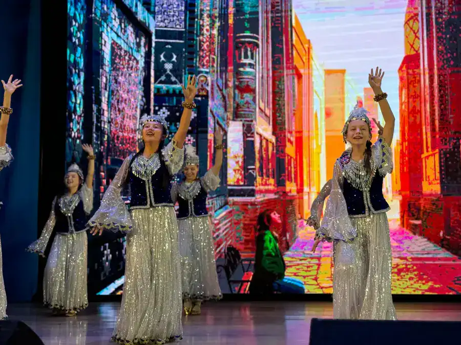 НЕБО, РАДОСТЬ И ЕДИНСТВО: ШЫМКЕНТ ОТМЕТИЛ ПРАЗДНИК В ЯРКИХ КРАСКАХ (7)