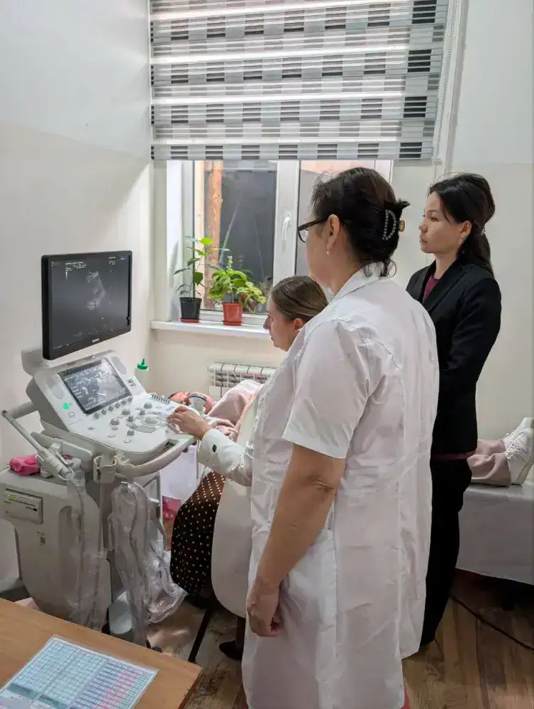 В рамках Дней казахстанской медицины в Узбекистане более 100 специалистов ведущих клиник страны провели выездные консультации, мастер-классы и операции в пяти городах Узбекистана — Ташкенте, Фергане, Самарканде, Бухаре и Нукусе (2)