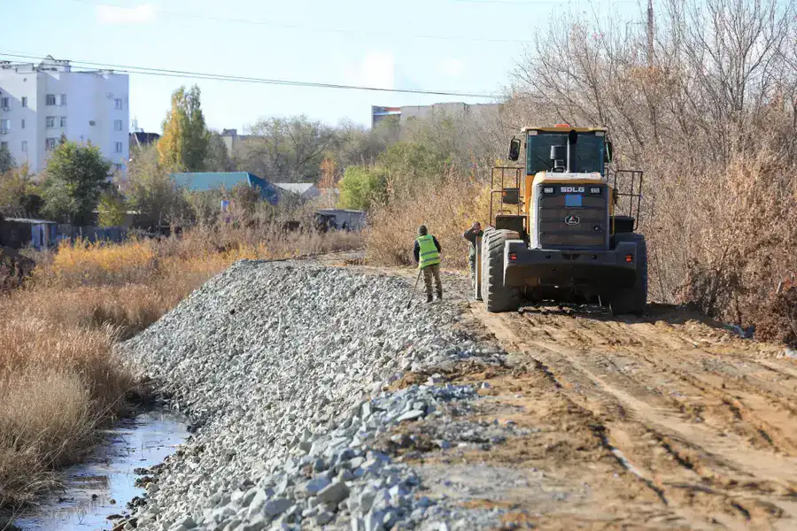 В Актобе ведутся масштабные работы для предотвращения весенних паводков (2)