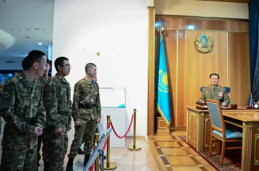 В Астане более 500 студентов военной кафедры посетили Военно-исторический музей (4)