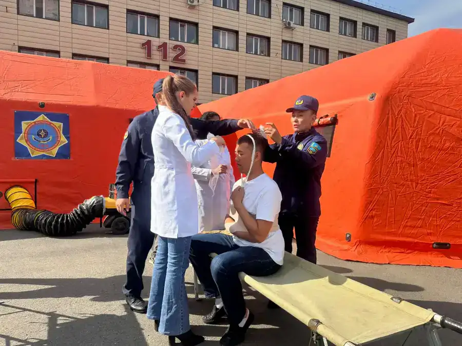 30-летие МЧС: Спасатели проводят дни открытых дверей и пресс-туры (6)