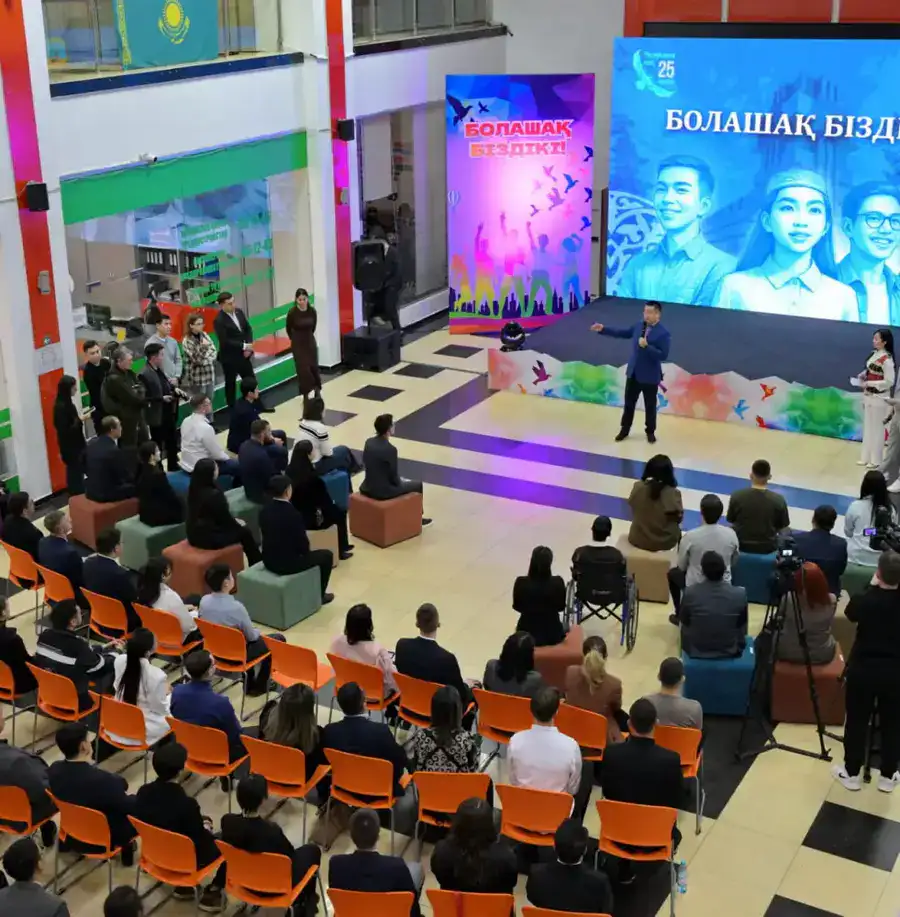 Открытый диалог с молодёжью: в Павлодаре вручили премий «Тәуелсіздік ұрпақтары» и «Kasip Zhuldyzy 2025» (4)