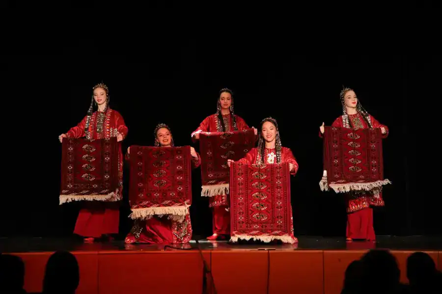 Ансамбль «BIRLIK» выступил в Париже (3)