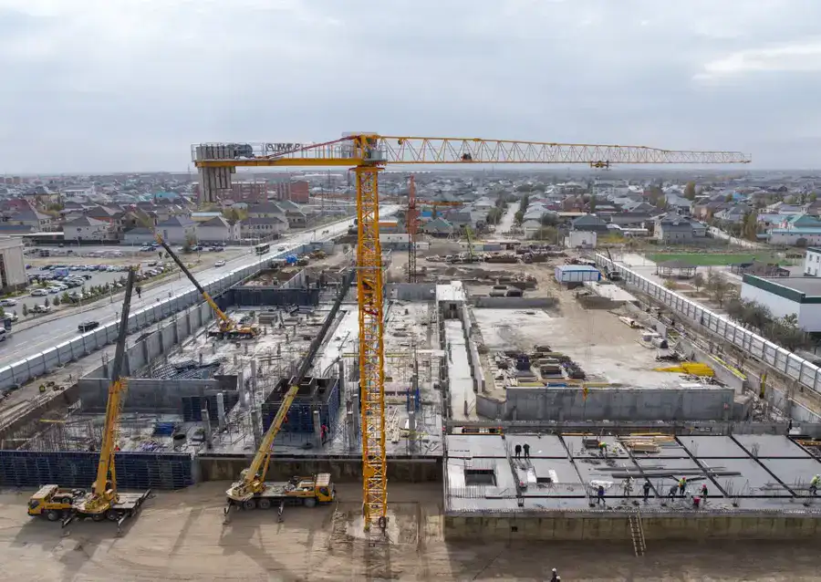 Глава региона ознакомился с ходом строительства многофункционального спортивного комплекса «Кызылорда арена» (2)