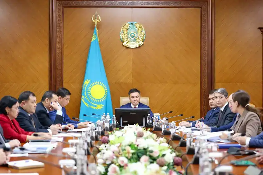 АППАРАТНОЕ СОВЕЩАНИЕ: ОБСУЖДЕНЫ АКТУАЛЬНЫЕ ВОПРОСЫ (6)