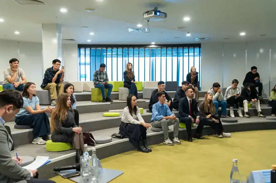 Smart City, ИИ и кибербезопасность: интеллектуальную сессию провели эксперты для столичных студентов (4)