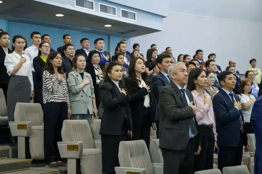 В Министерстве промышленности и строительства провели торжественную церемонию в честь Дня Республики (6)