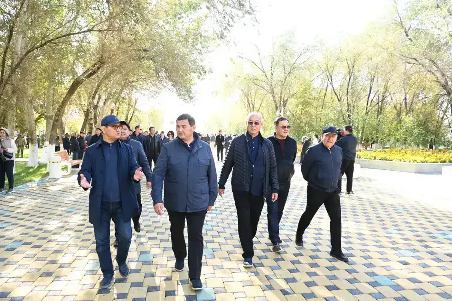 «Таза Қазақстан»: Аким области принял участие в посадке деревьев в обновленном парке (4)