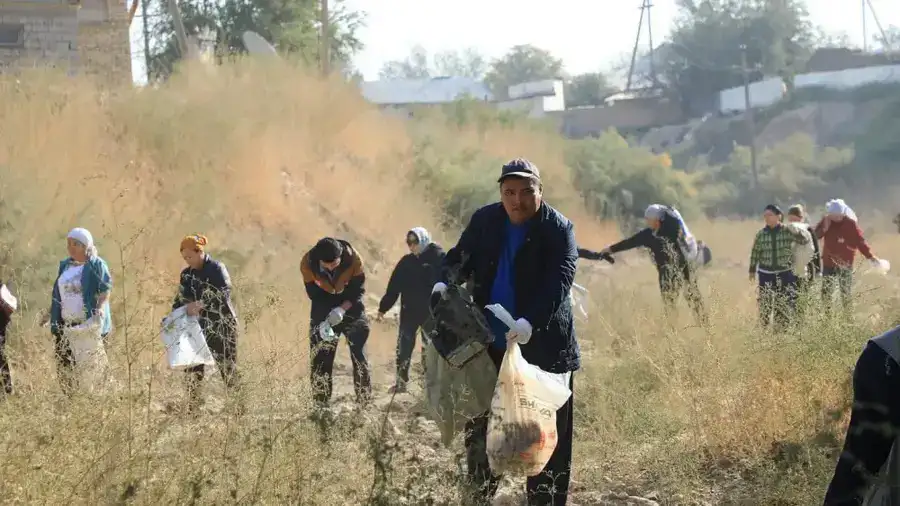 В АРЫСИ ПРОШЕЛ ОБЩЕГОРОДСКОЙ СУББОТНИК НА ЛОЩИНЕ КАБЫЛСАЙ (3)