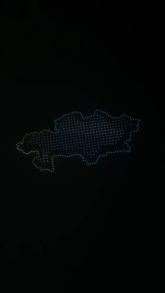 Небо Конаева запело гимн Казахстана (7)