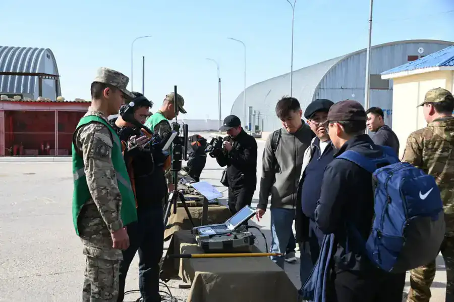 В воинских частях Актау и Бейнеу побывали столичные журналисты (9)