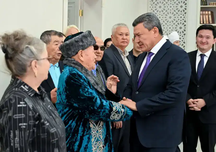 В преддверии Дня Республики прошел обряд тұсау кесу для детей из детского дома (10)