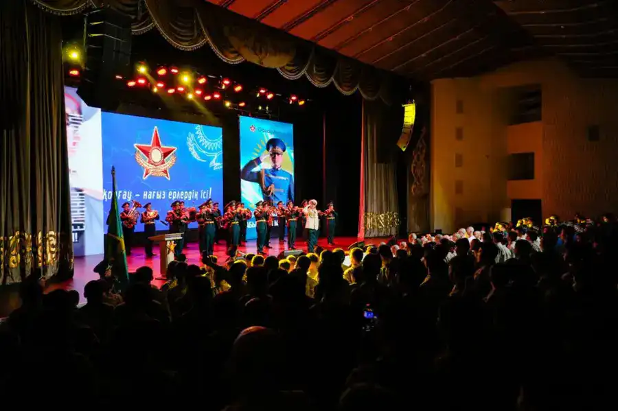 «Защищать Родину — дело настоящих мужчин!»: В Астане прошло военно-патриотическое мероприятие (10)