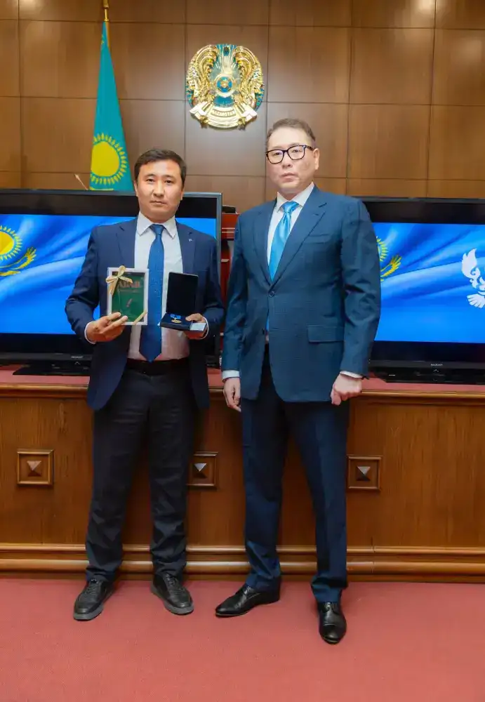 72 сотрудника торговой сферы награждены государственными и ведомственными наградами (4)