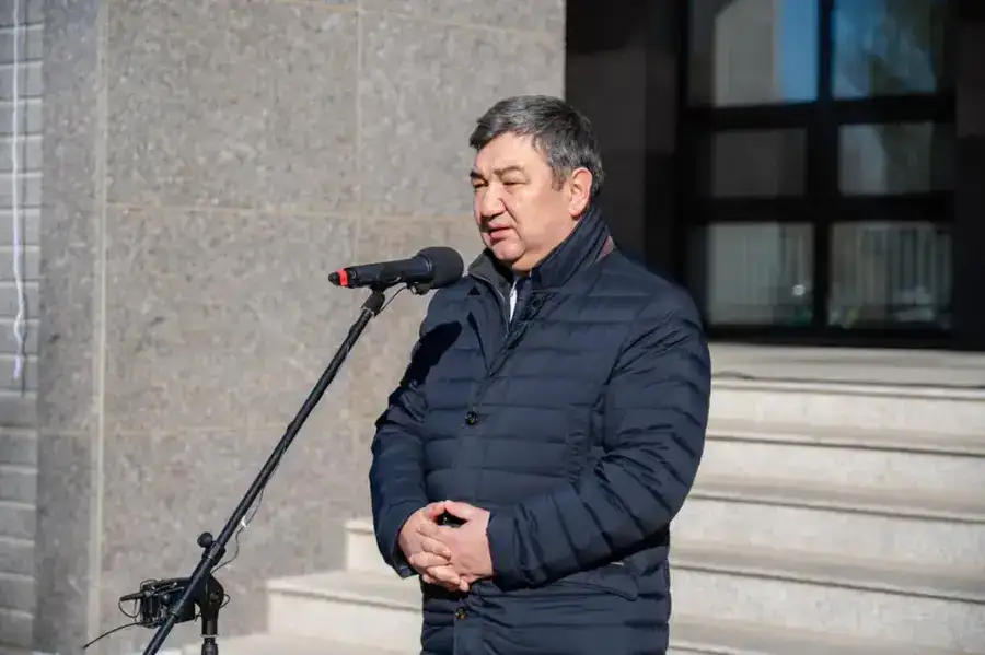 Мемориальную доску памяти Акима Тарази открыли в Астане (5)