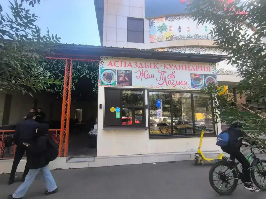 В Алматы по решению суда под снос попало очередное кафе (3)