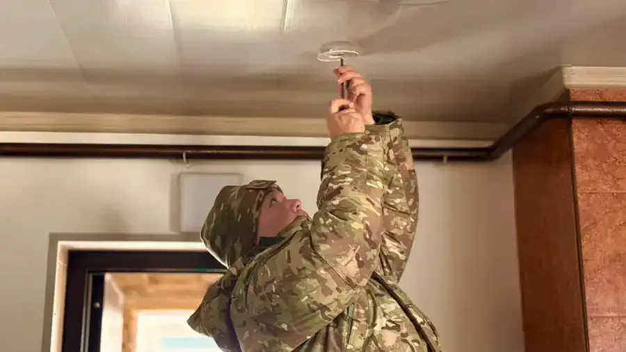 В области Жетісу свыше 2 тысяч датчиков устанавливают в домах социально уязвимых семей (7)