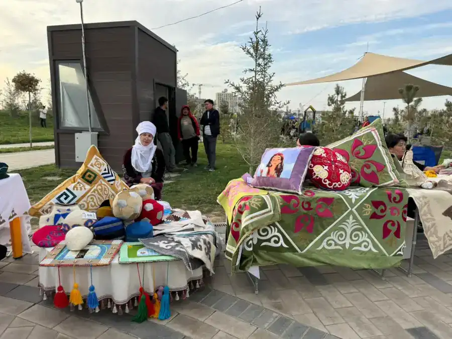 НЕБО, РАДОСТЬ И ЕДИНСТВО: ШЫМКЕНТ ОТМЕТИЛ ПРАЗДНИК В ЯРКИХ КРАСКАХ (5)