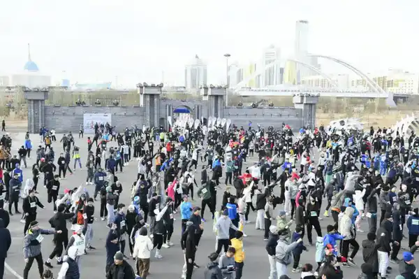 В массовом забеге, посвященном Дню Республики, приняли участие 1500 жителей столицы (4)