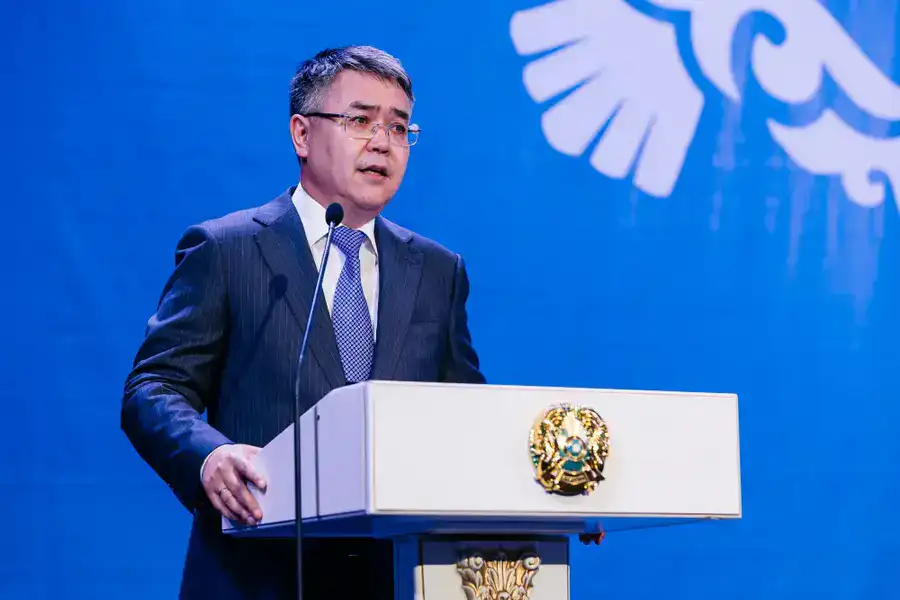 Аким Атырауской области Серик Шапкенов в канун Дня Республики вручил государственные награды (5)