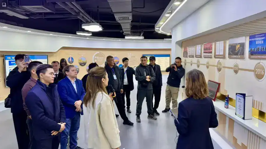Делегация ВКО изучает опыт Китая в сфере цифровизации и передовых технологий (6)