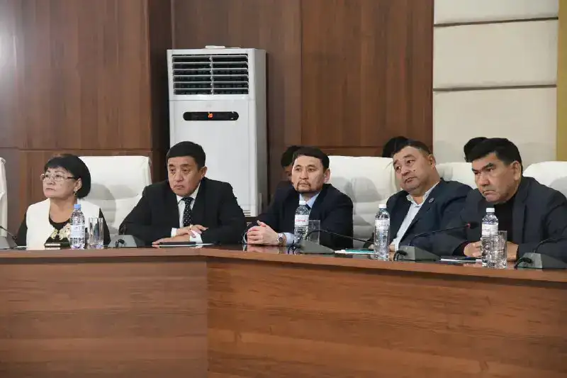 День Республики: в Астане прошла встреча писателей (6)