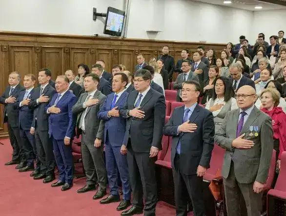 Министр финансов Мади Такиев вручил государственные награды руководителям региональных Департаментов казначейства (9)