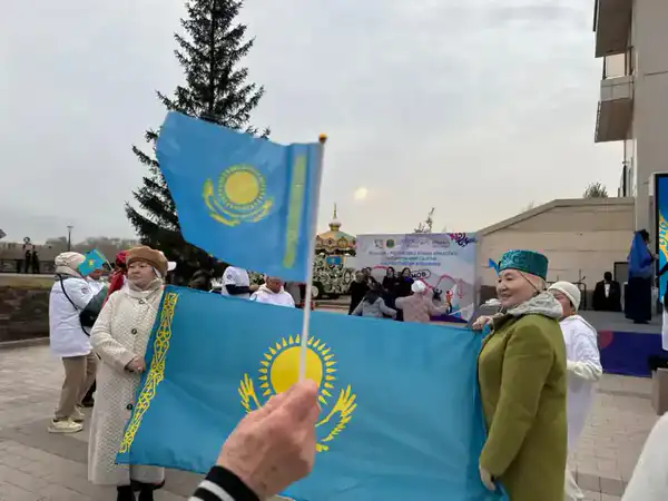 В честь Дня Республики в районе «Сарыарка» Астаны прошел праздничный флешмоб (6)