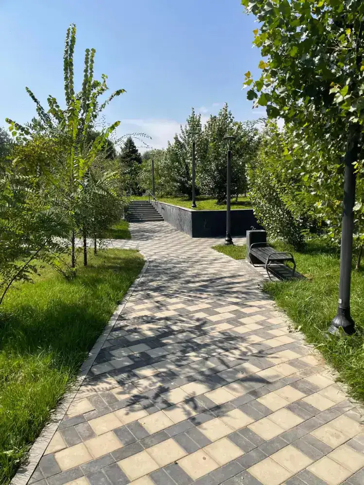 В Алматы после работ по благоустройству открыли сквер у озера Карасу в честь Дня Республики (2)