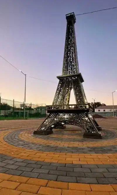 В Шетском районе появился современный сквер с архитектурной инсталляцией (3)