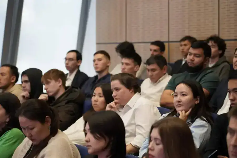 Внедрение ИИ в учебные процессы, городскую среду и кибербезопасность обсудили эксперты в Астане (3)