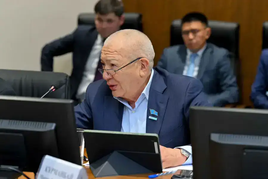 Состоялась внеочередная сессия областного маслихата (4)