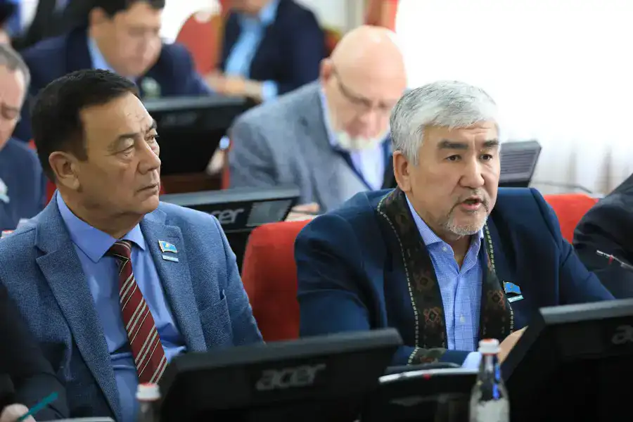 Асхат Шахаров поделился планами развития региона на сессии маслихата (3)