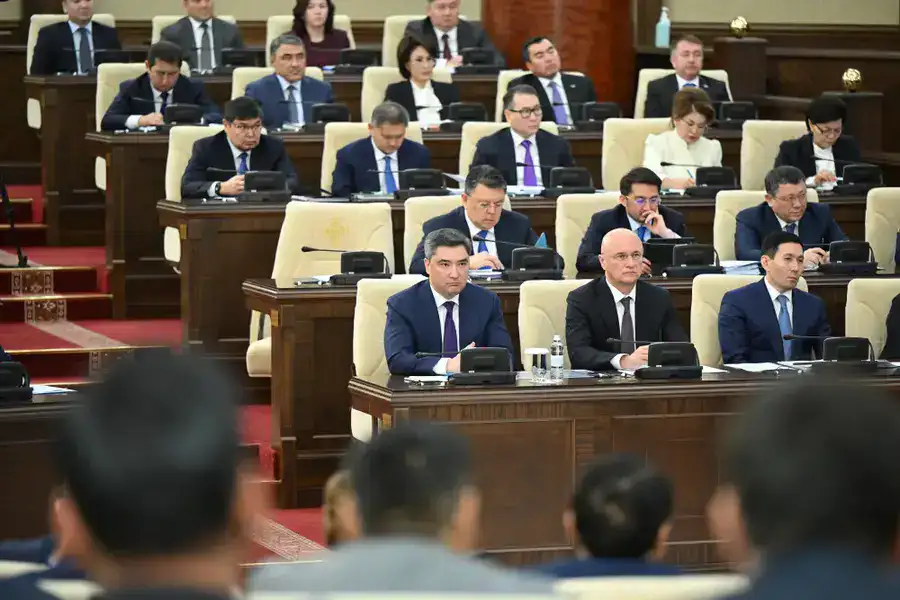 Мажилис утвердил республиканский бюджет на 2026-2028 годы (2)