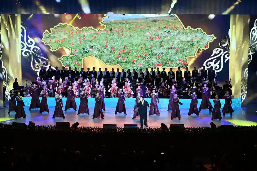 Вручены государственные награды ко Дню Республики (2)