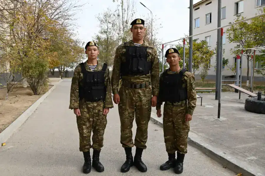 Самый высокий солдат служит в морской пехоте Казахстана (2)