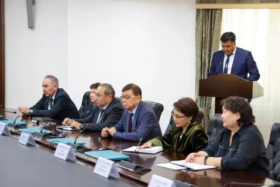 В Высшем Судебном Совете представили новых членов Совета, назначенных Указом Президента от 3 октября 2025 года (2)