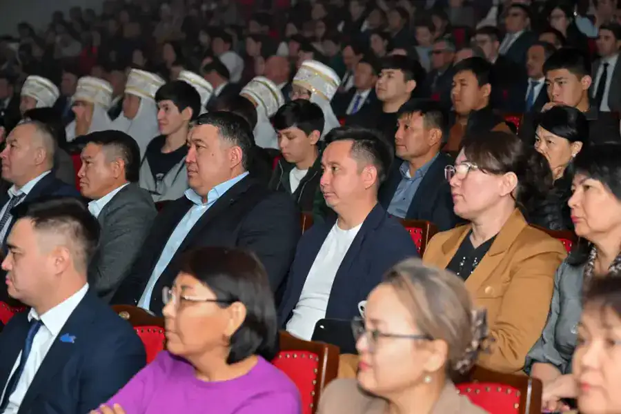 В Кызылорде показали спектакль «Абай айтқан «Еңлік-Кебек» (4)