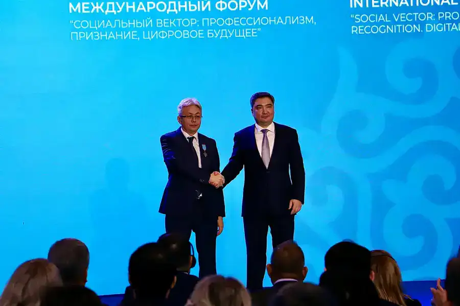 В Астане награждены ветераны социальной сферы и лучшие соцработники (2)