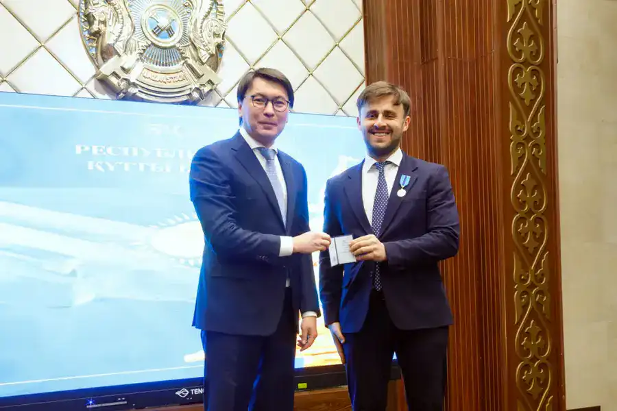 СОТРУДНИКИ АГЕНТСТВА НАГРАЖДЕНЫ В ЧЕСТЬ ДНЯ РЕСПУБЛИКИ (8)