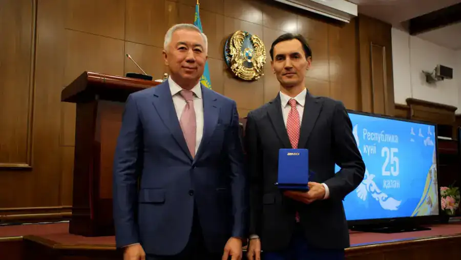 В МНЭ прошла торжественная церемония ко Дню Республики (7)