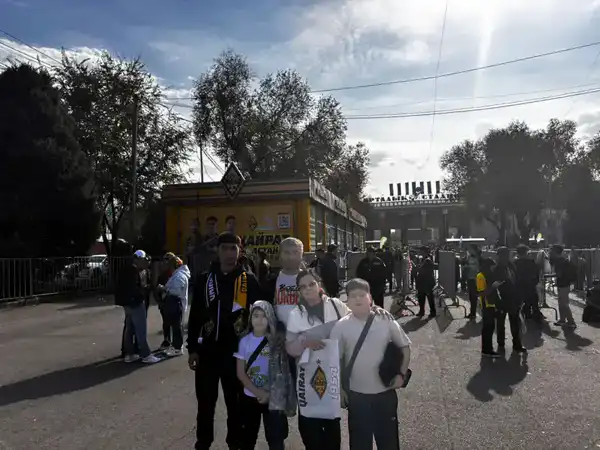 Футбольная лихорадка: болельщики со всего Казахстана и зарубежных стран съехались в Алматы на матч «Кайрат» — «Астана» (3)