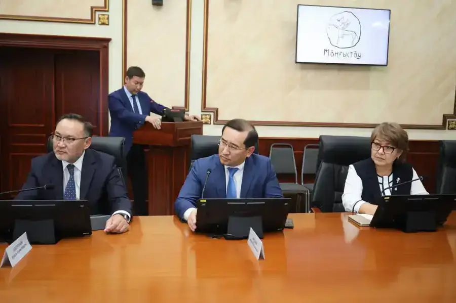 В Мангистау обсудили развитие сферы здравоохранения и актуальные вопросы (2)