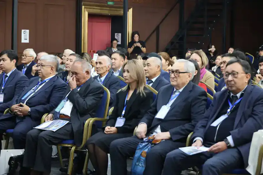 На прошлой неделе в Алматы состоялась научно-практическая конференция по гидрогеологии (3)