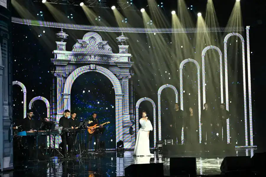 Глава государства поздравил певицу Толкын Забирову с юбилеем творческой деятельности (4)