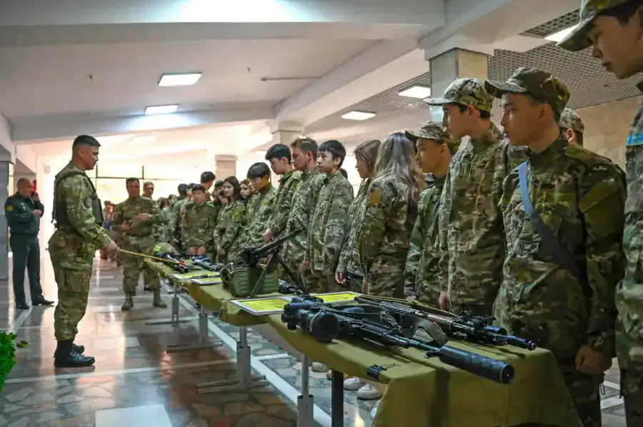 В Мажилисе Парламента обсудили вопросы социального обеспечения военнослужащих (5)