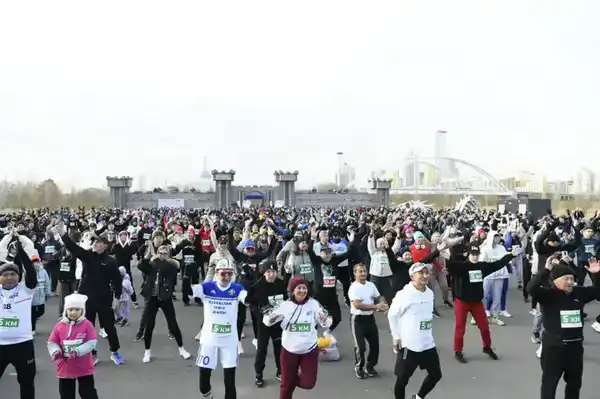 В массовом забеге, посвященном Дню Республики, приняли участие 1500 жителей столицы (7)