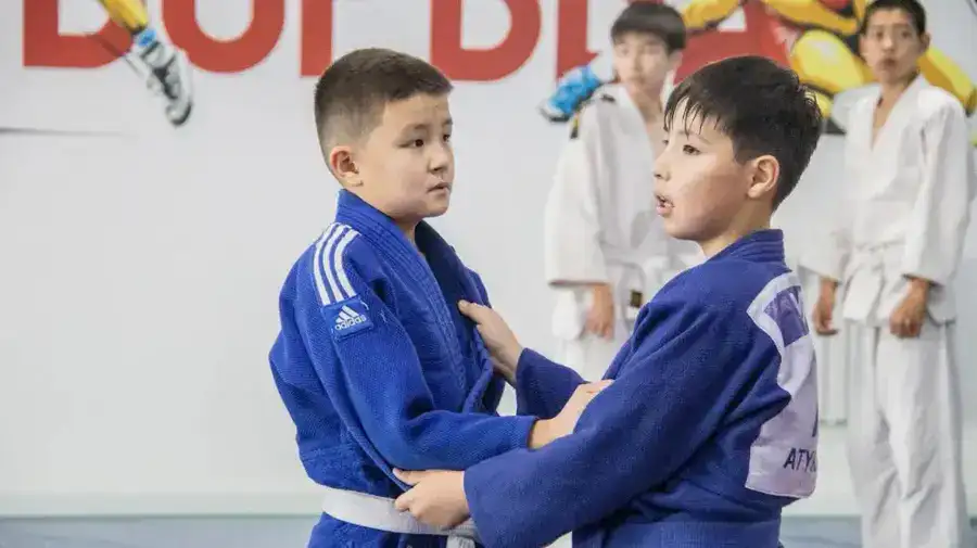 В Махамбетском районе открыт новый спортивный комплекс (7)